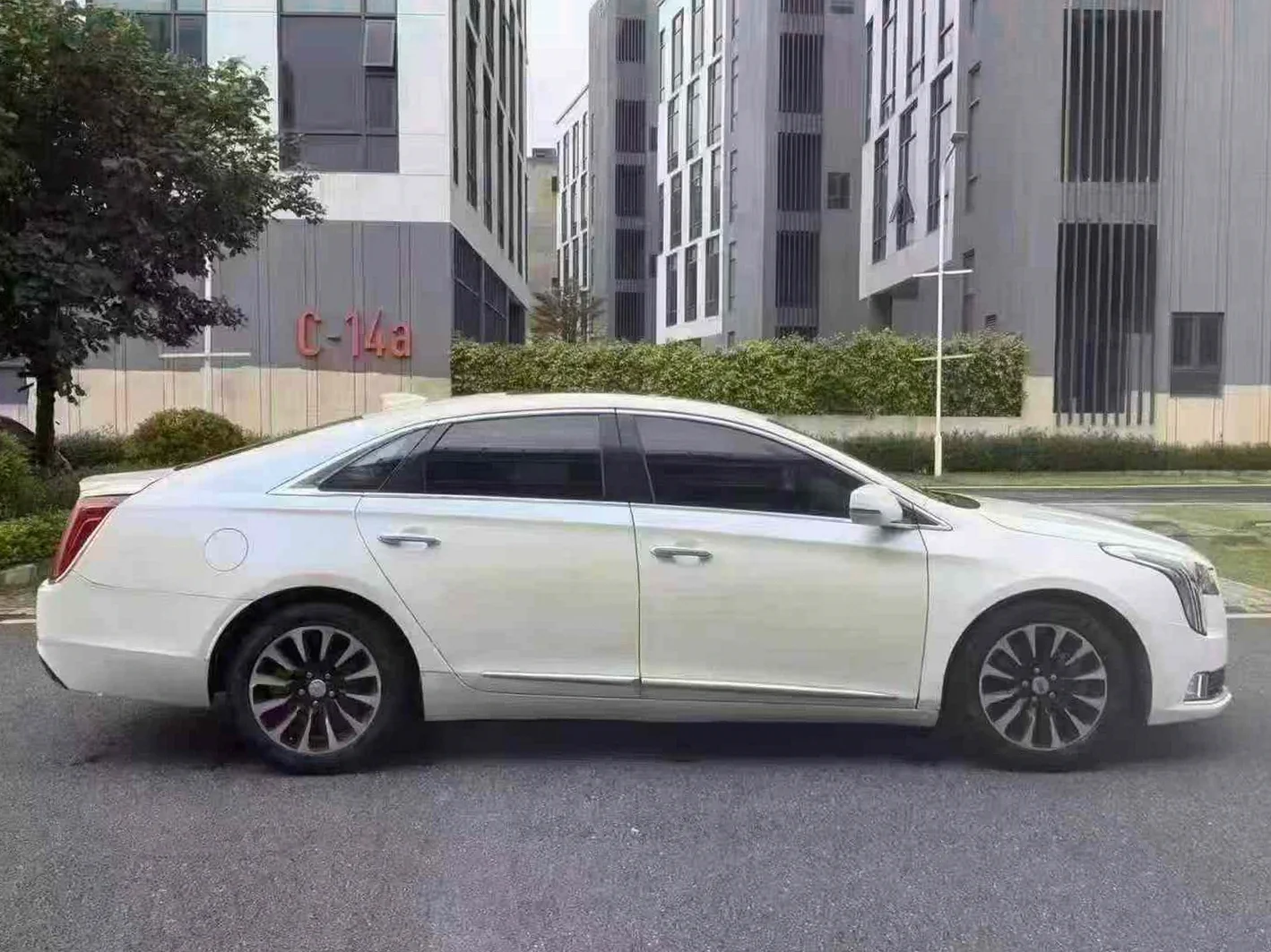 凯迪拉克XTS 后面外观三