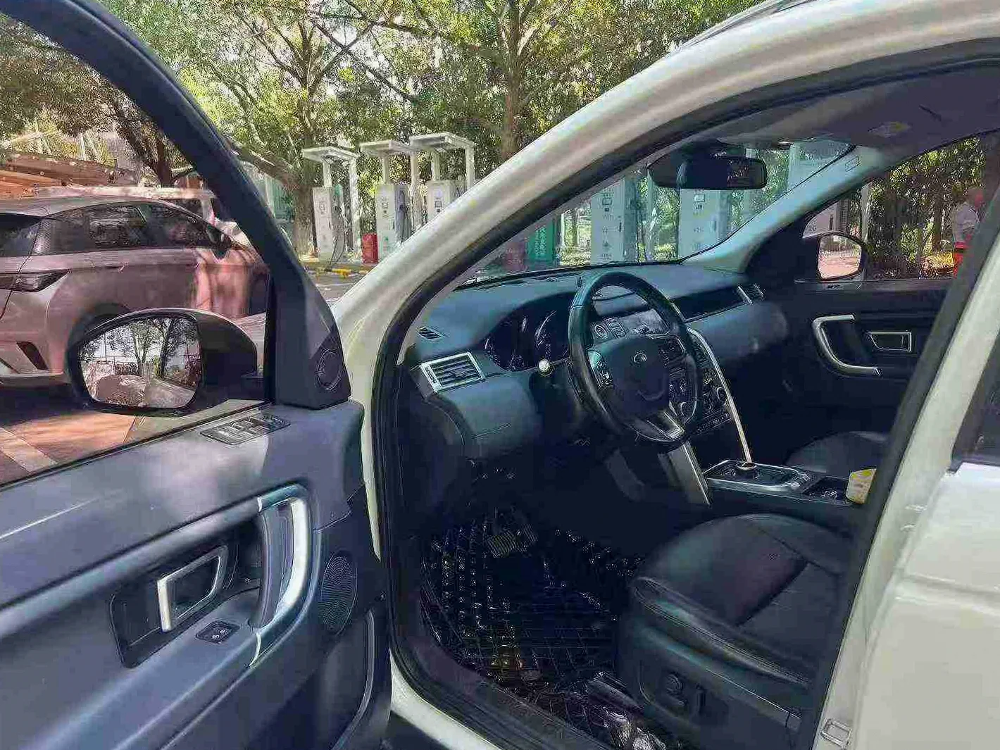 路虎发现神行 后面外观一