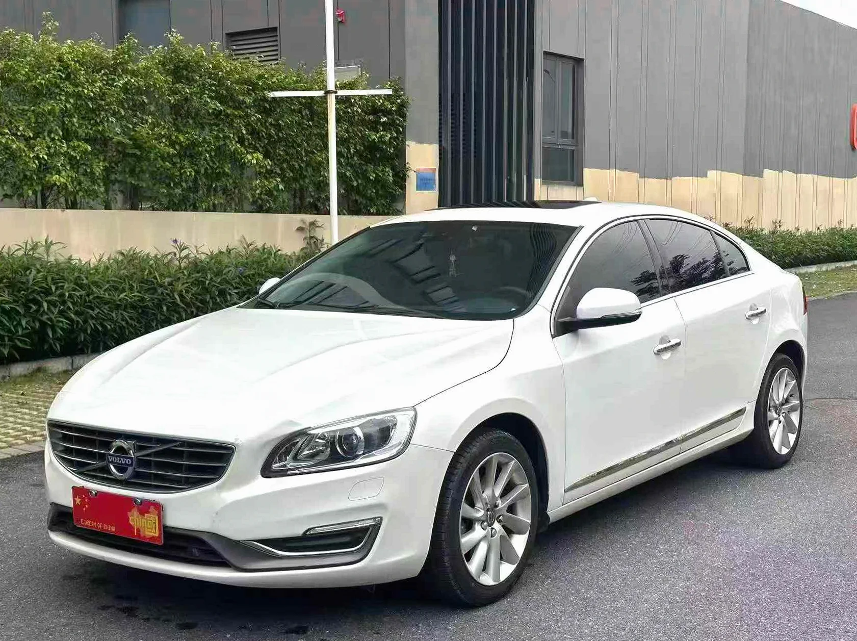 沃尔沃S60L 正面外观三