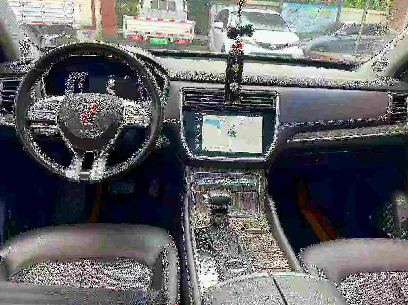 荣威360 驾驶室