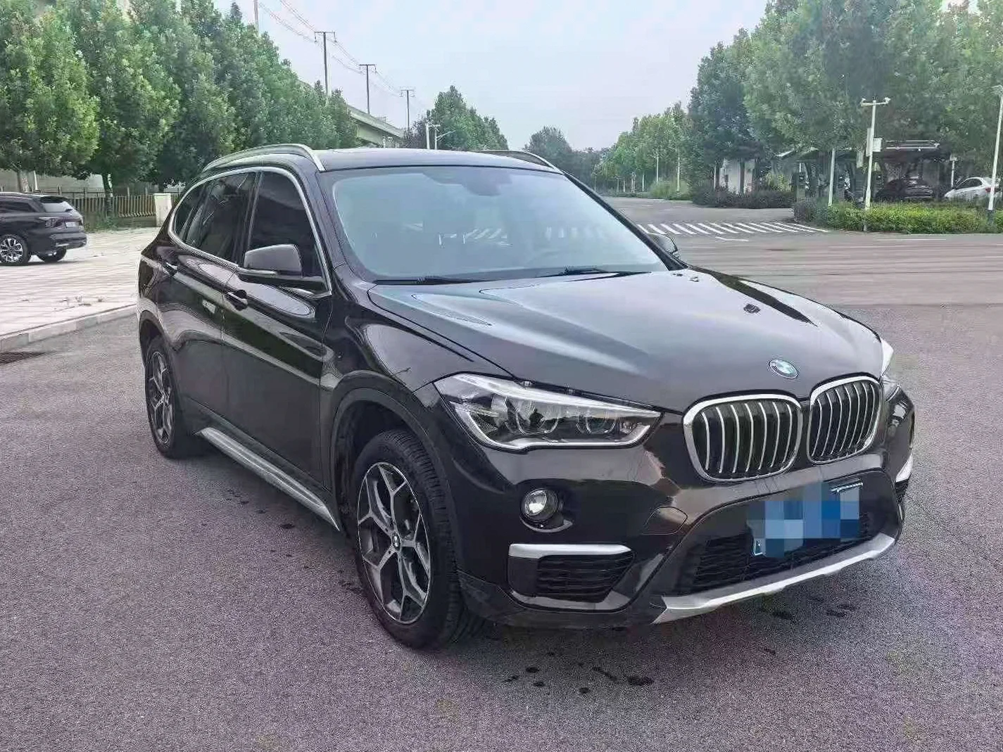 宝马X1 正面外观二