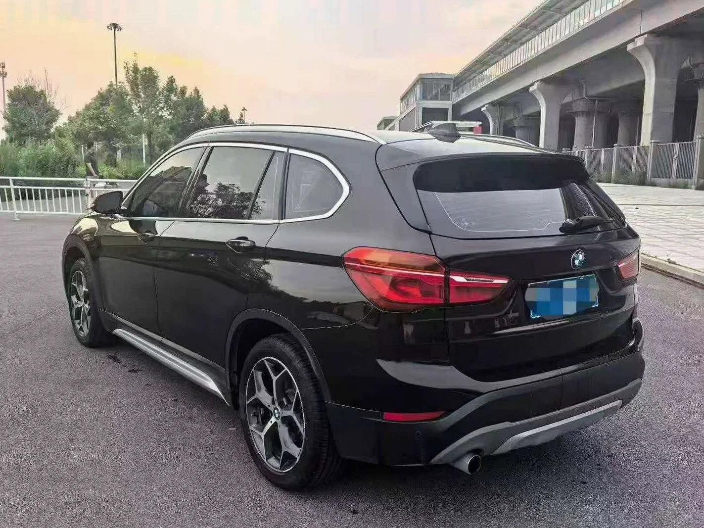 宝马X1 后面外观二