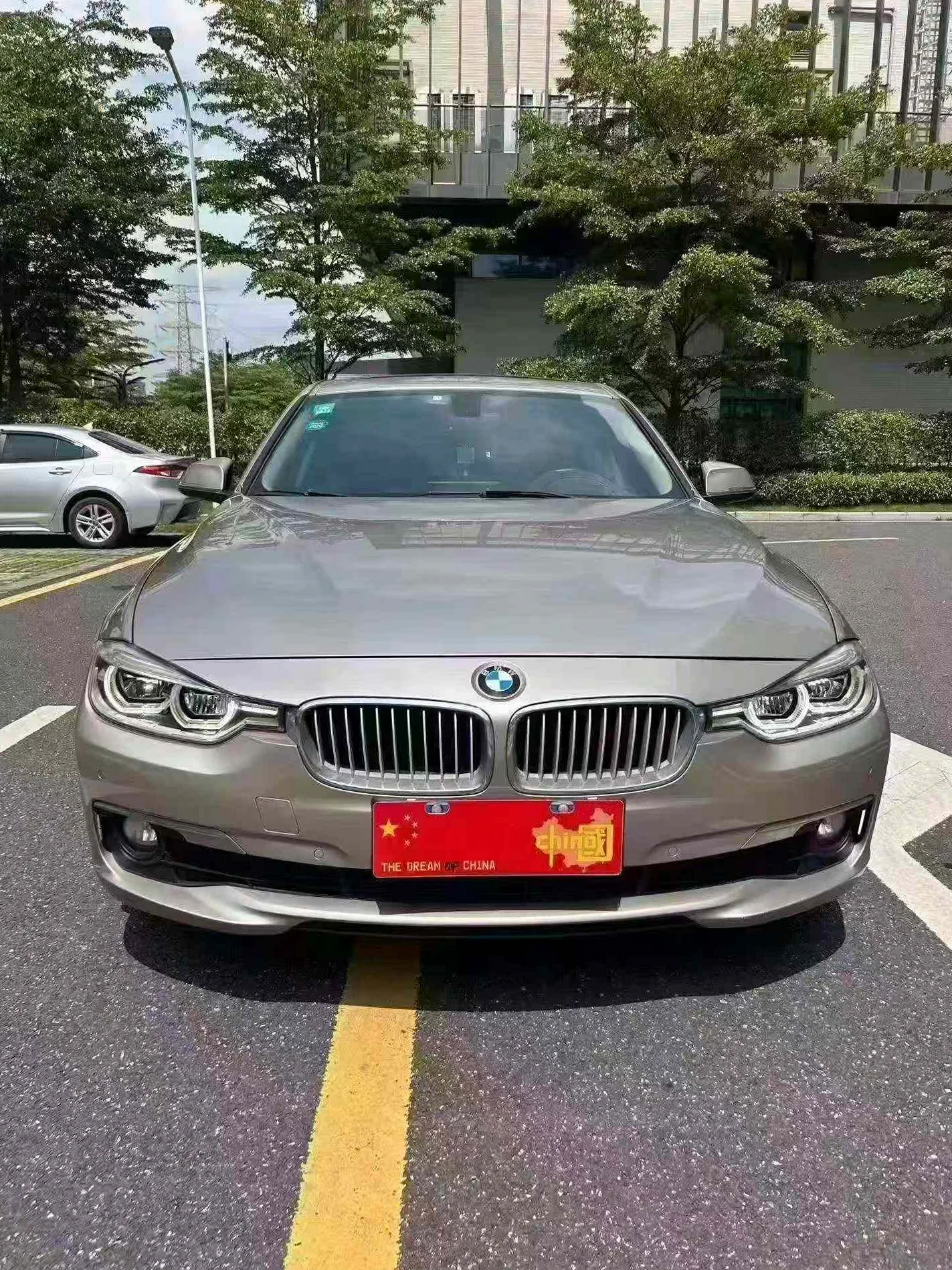 宝马3系 正面外观二