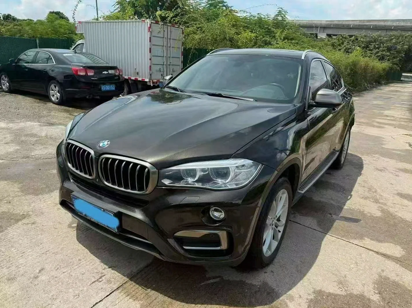 宝马X6 后面外观一