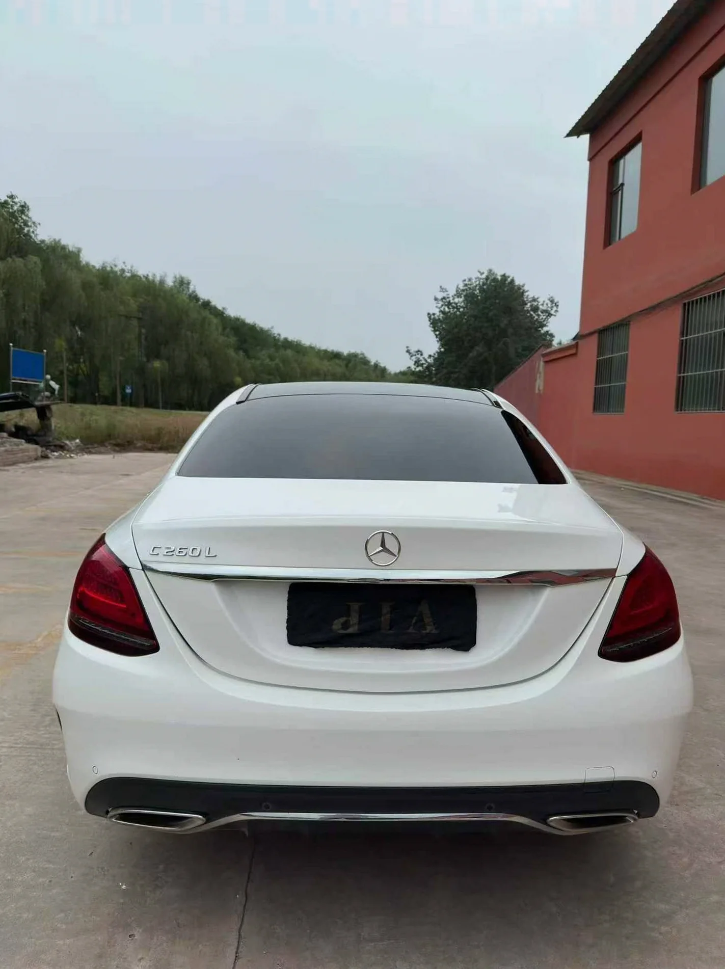 奔驰C 后面外观三