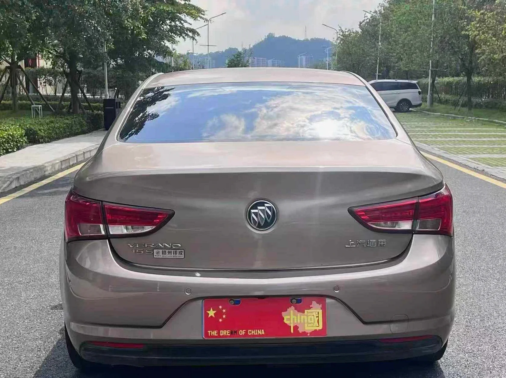 别克威朗 后面外观二