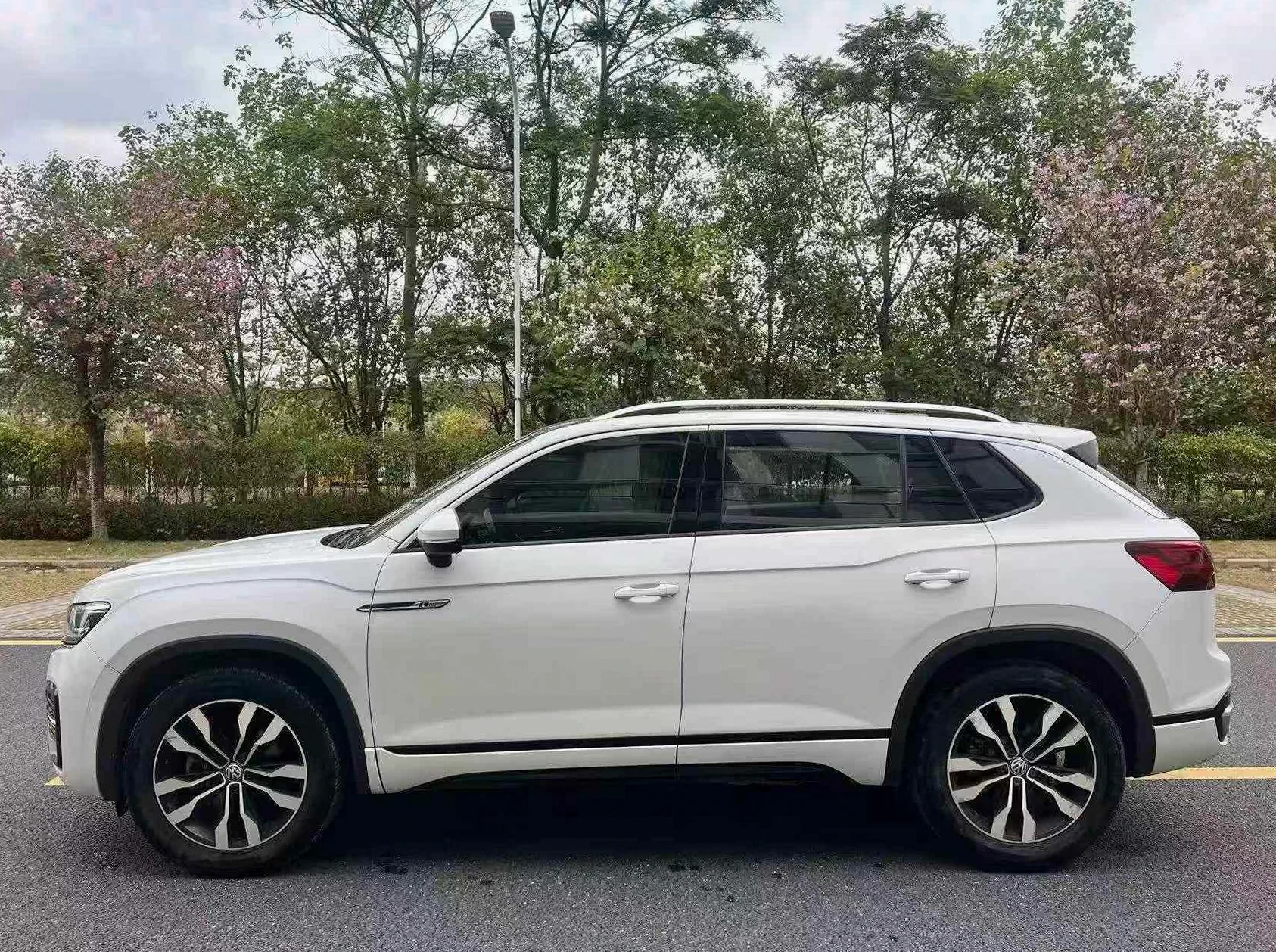 大众探岳 后面外观一