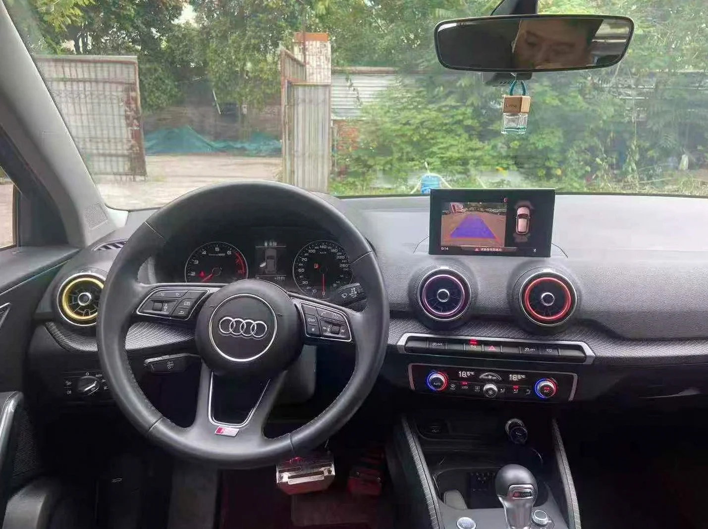 奥迪Q2 后面外观一