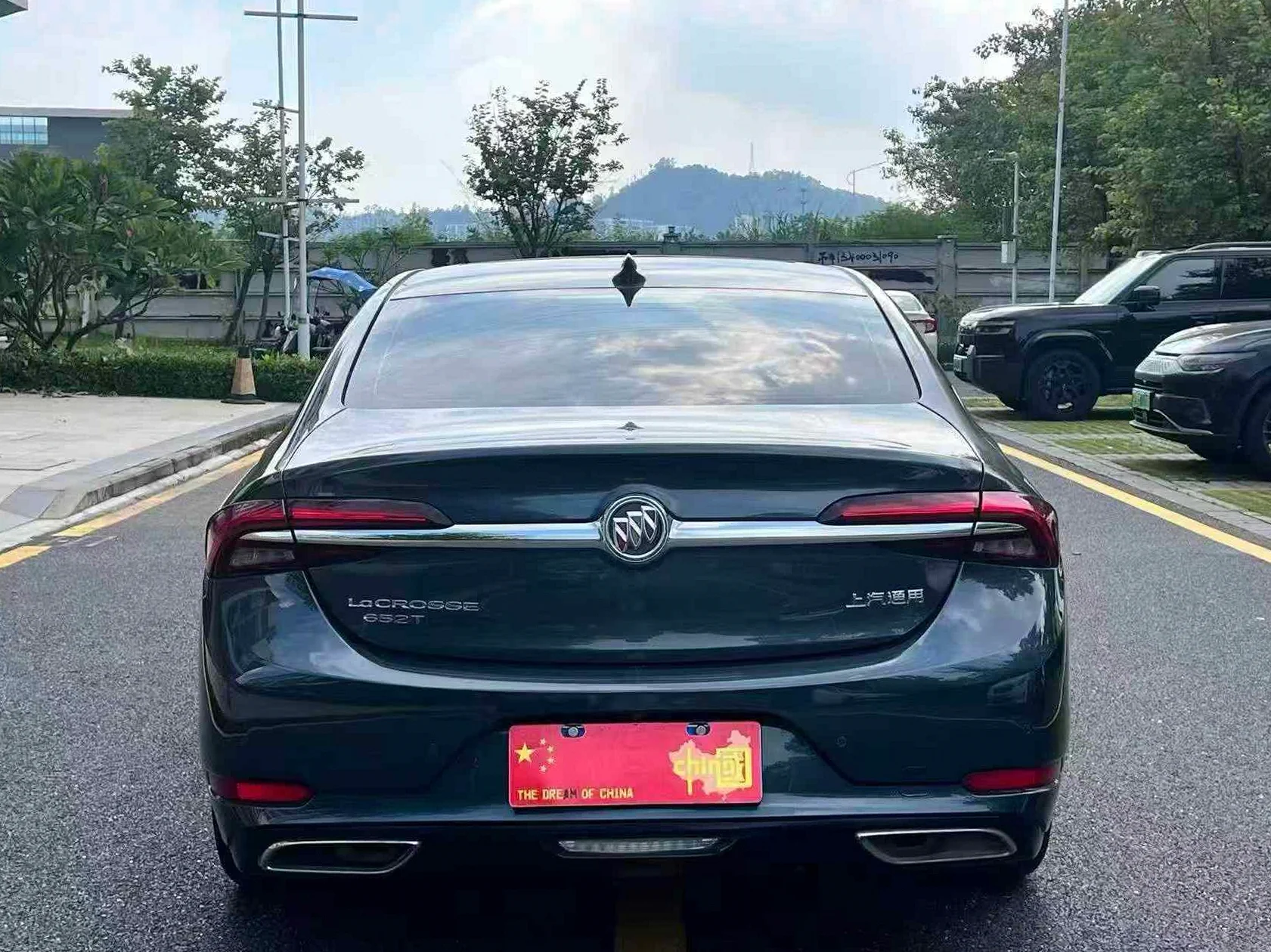 别克君越 后面外观二
