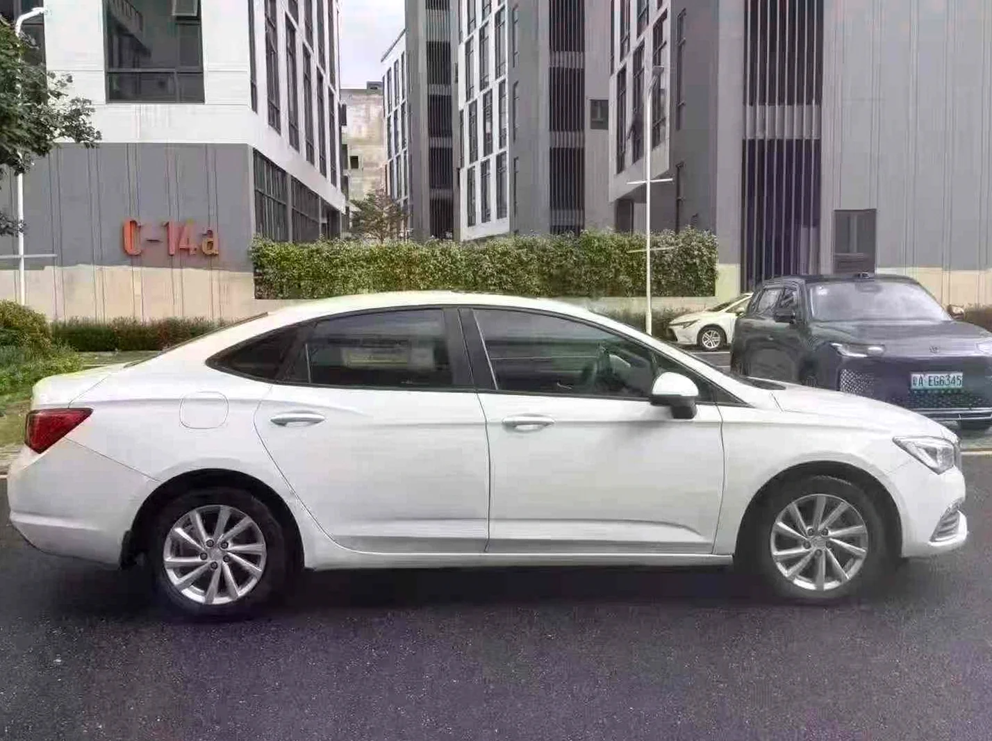 别克威朗 后面外观三