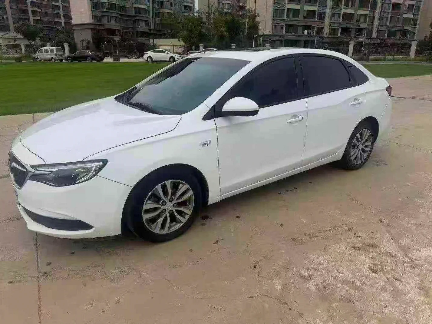 别克英朗 后面外观一