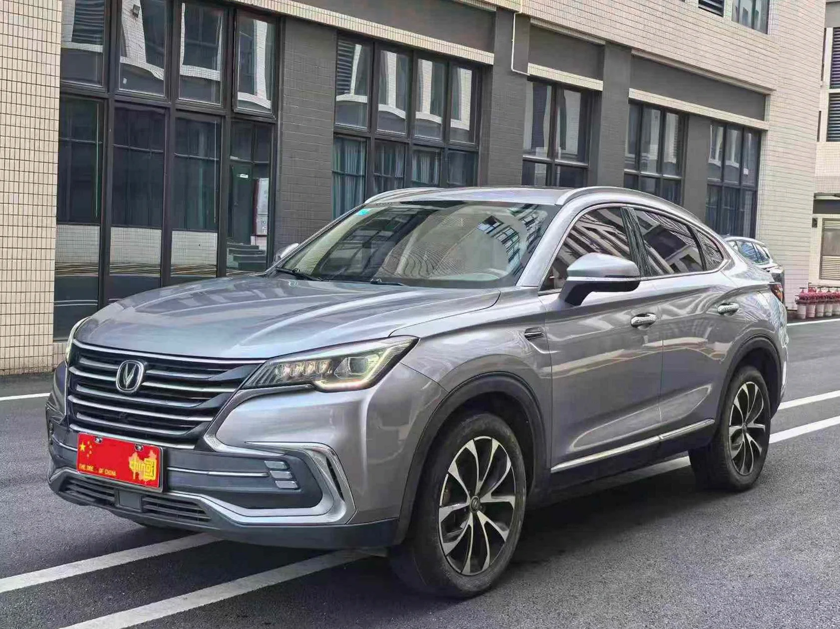 长安汽车CS85 正面外观三