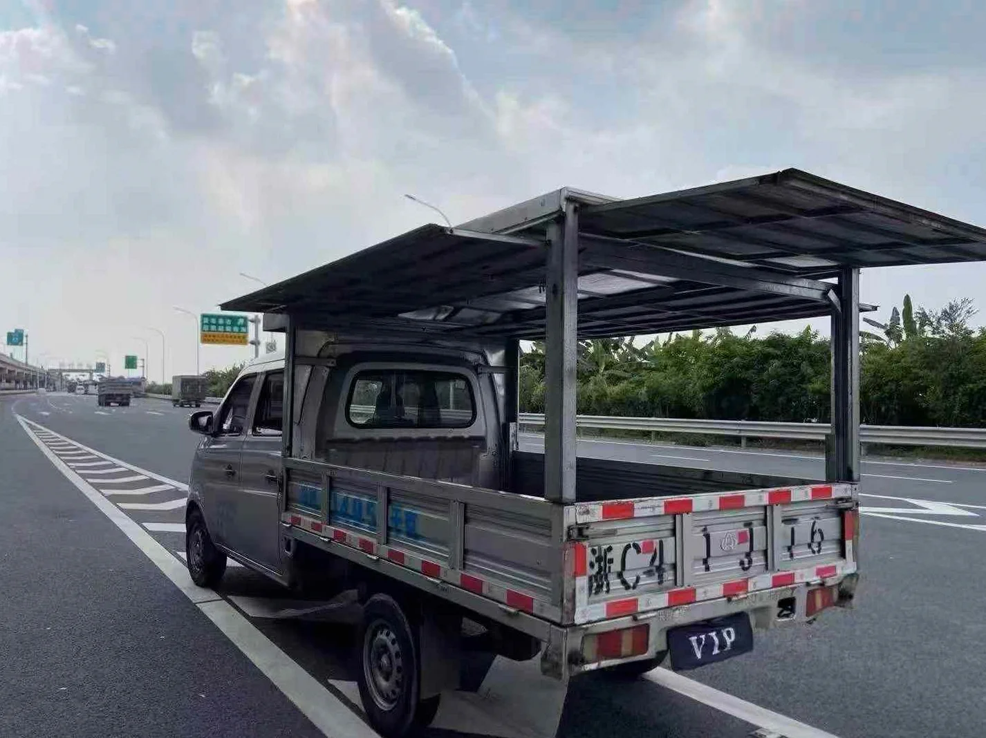 货车长安汽车跨越 后面外观一
