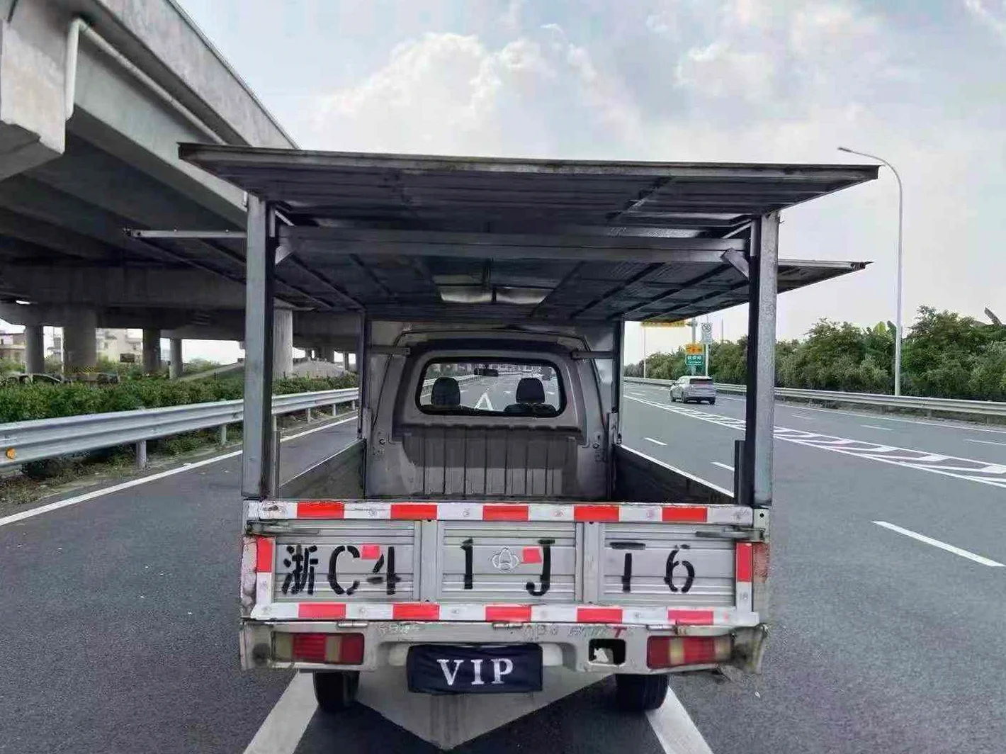 货车长安汽车跨越 后面外观二