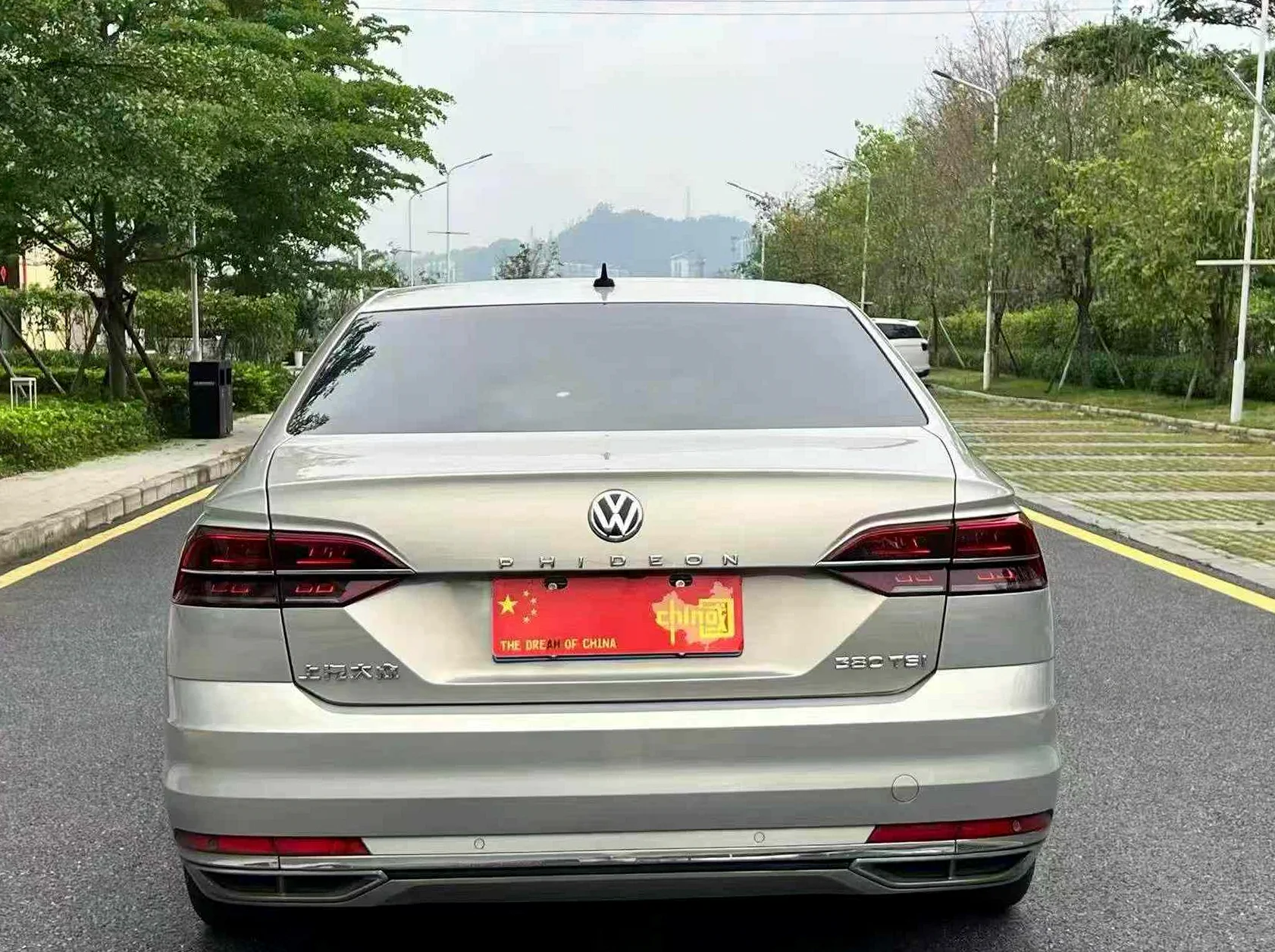 大众辉昂 后面外观二