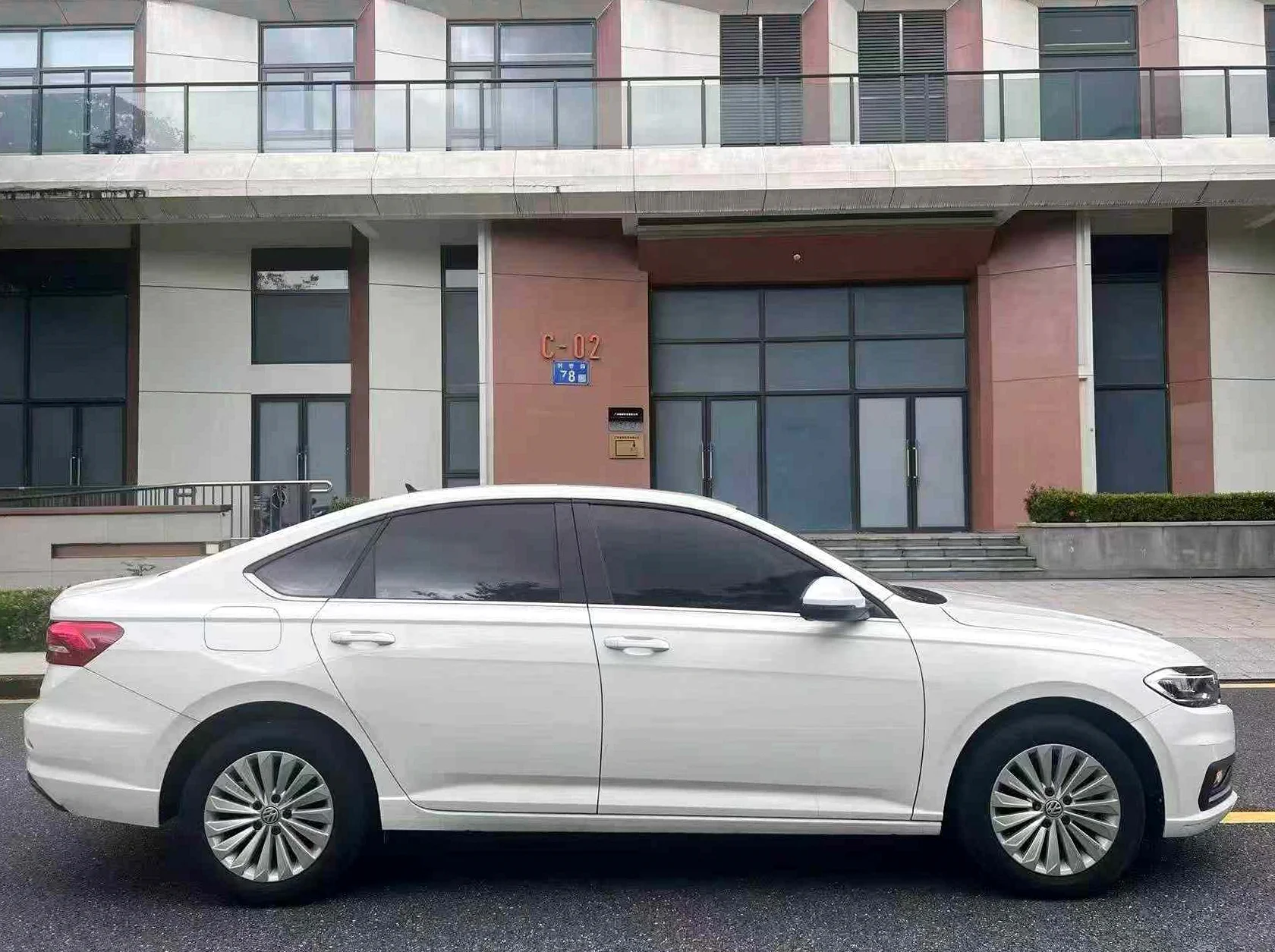 大众朗逸 后面外观三