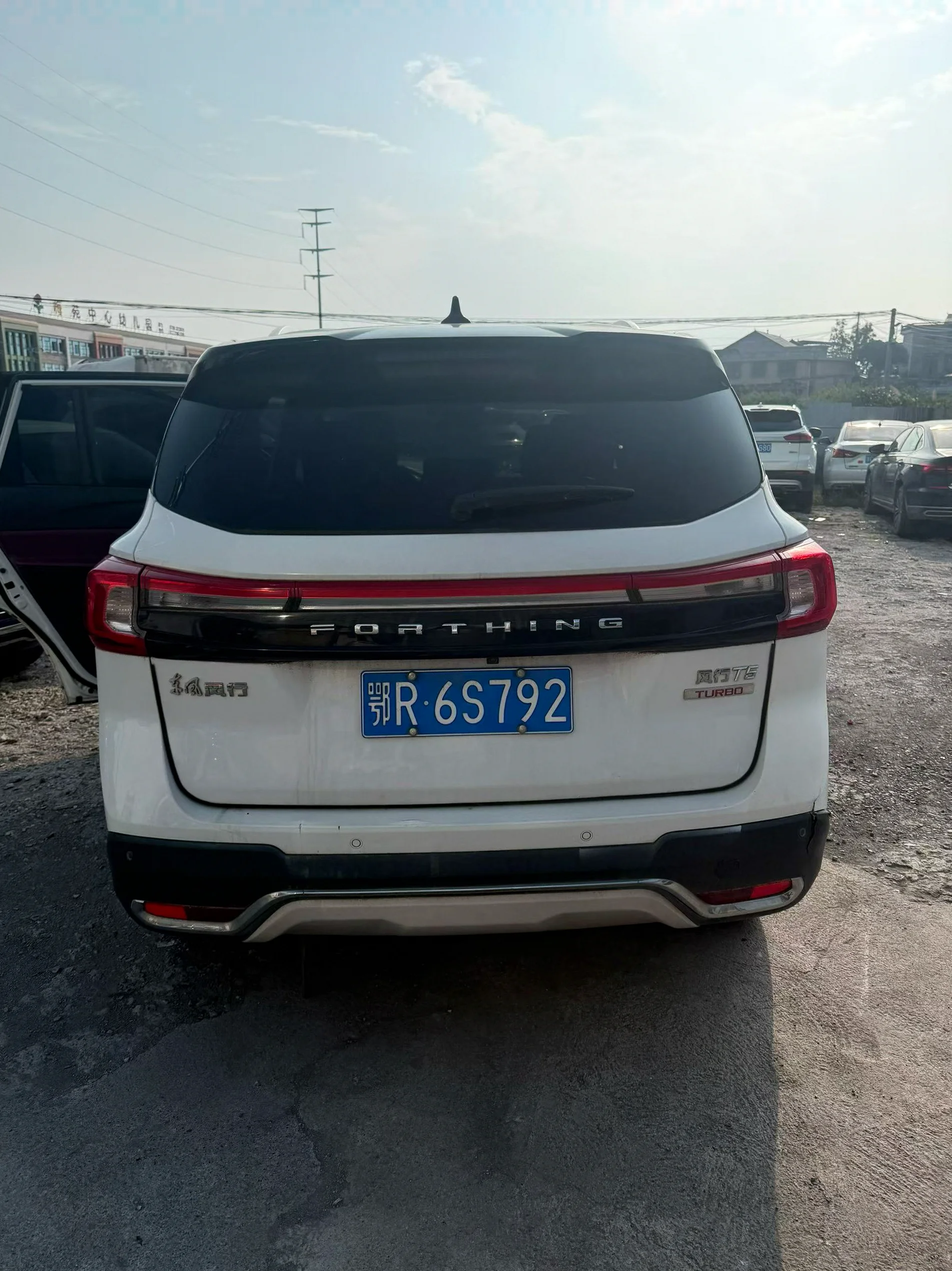 东风T5 后面外观二