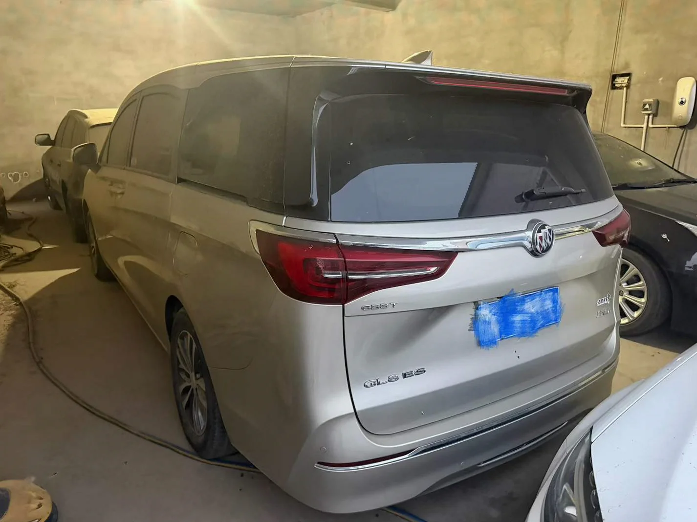 别克GL8 后面外观一