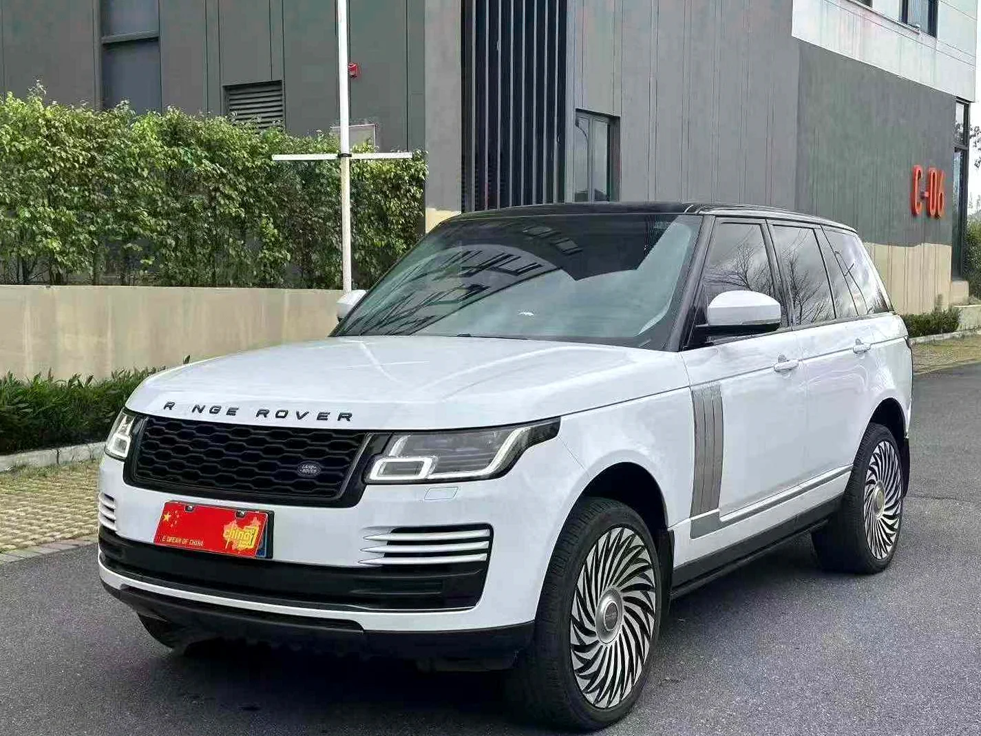 路虎揽胜行政 正面外观三