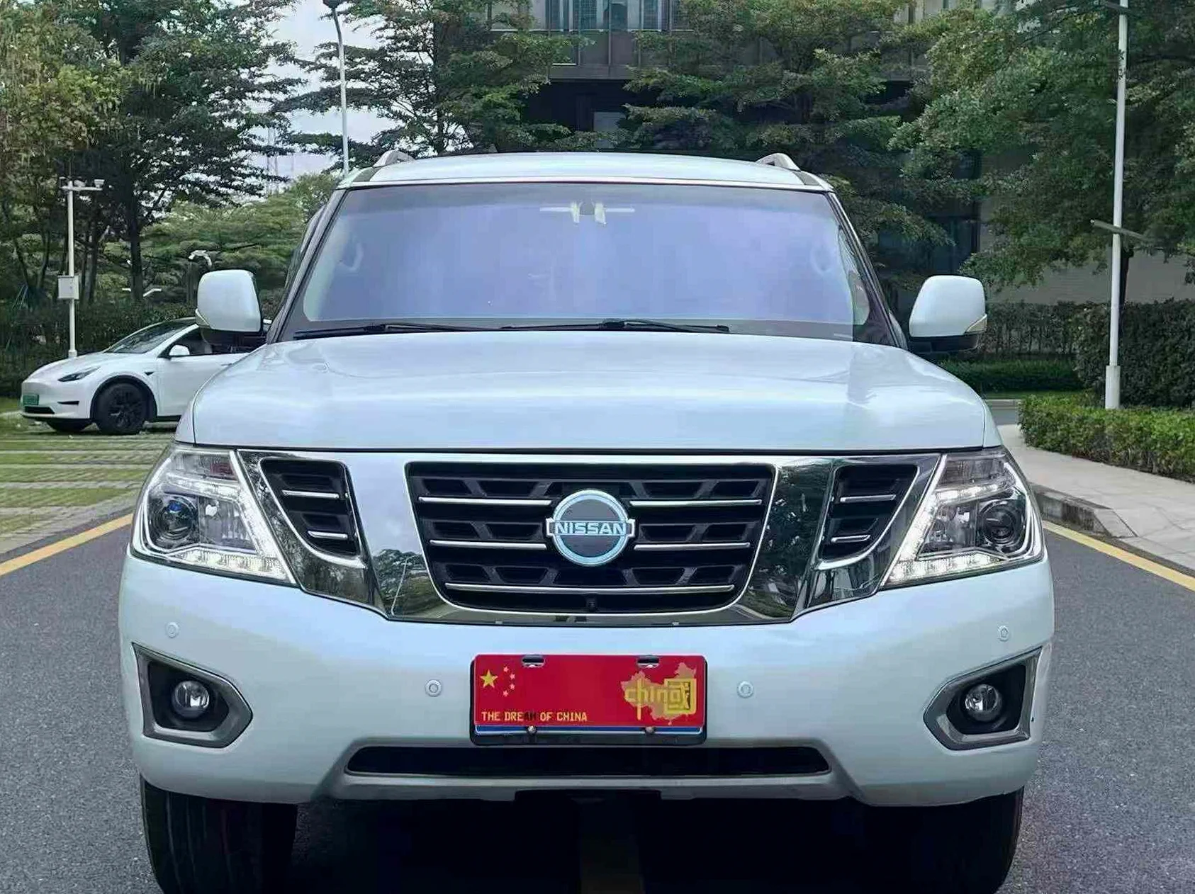 日产途乐 正面外观二