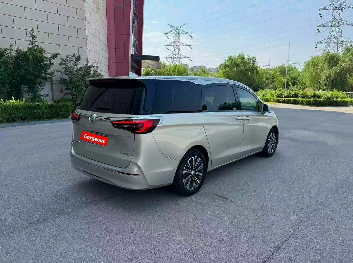 别克GL8 后面外观一