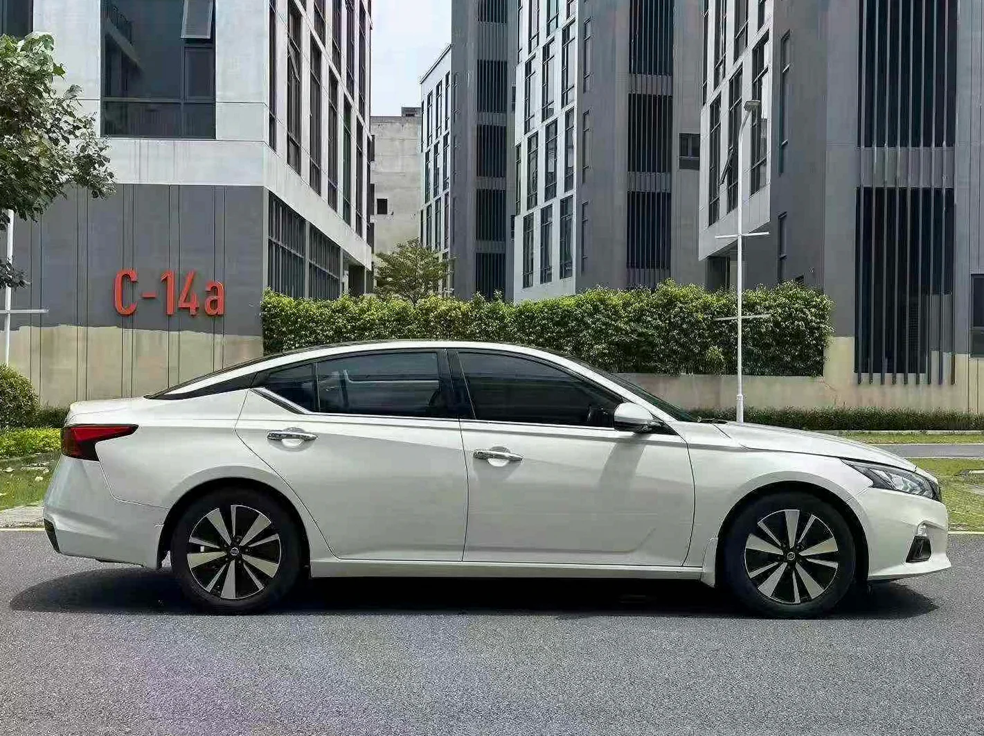 日产天籁 后面外观三