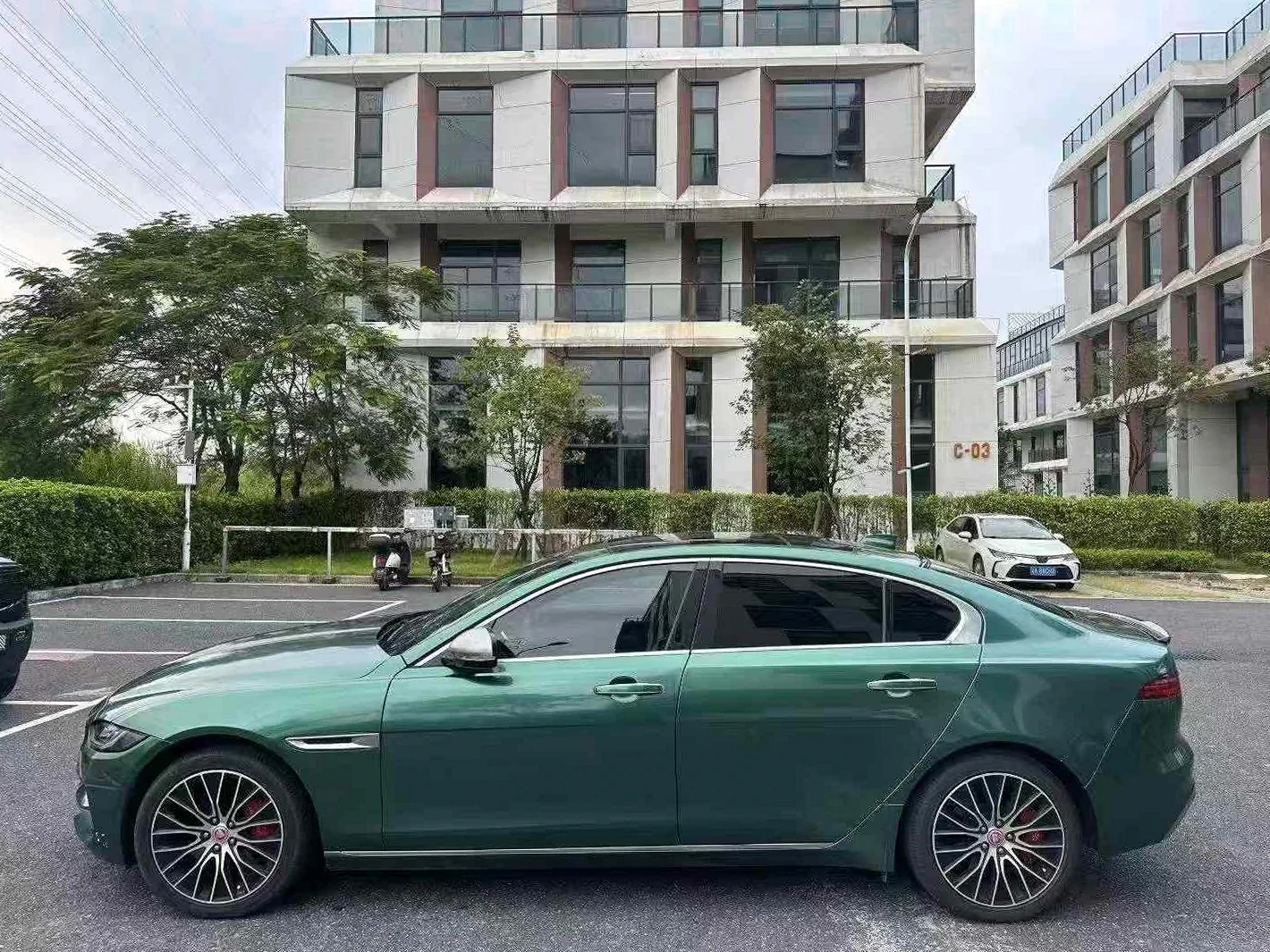 捷豹XEL 后面外观一