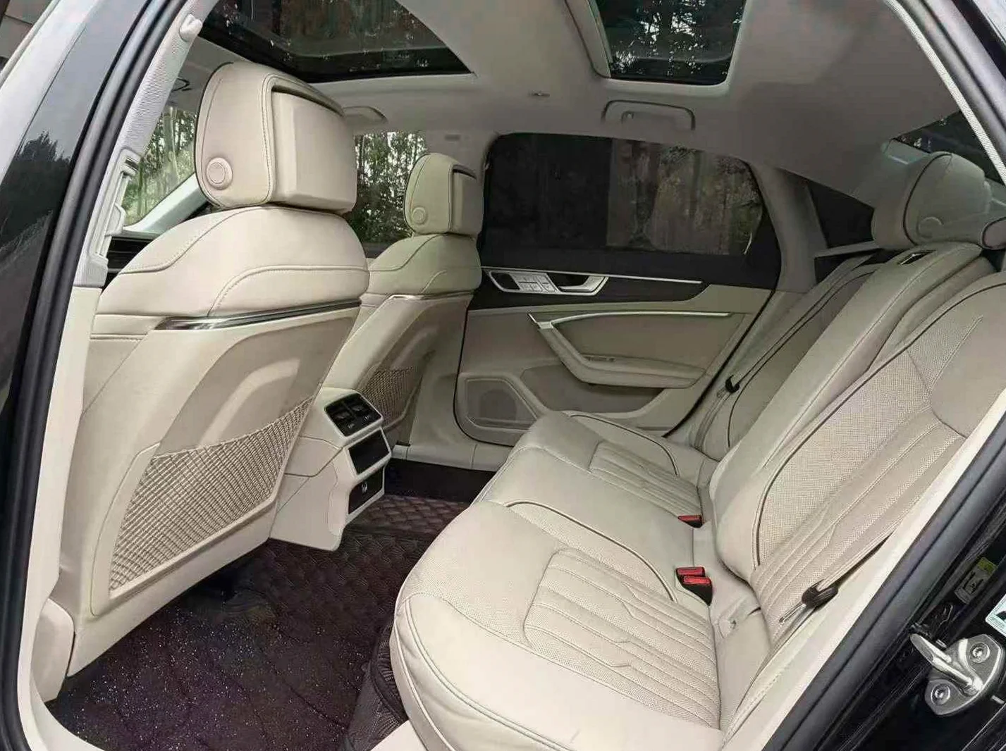 奥迪A6L 驾驶室