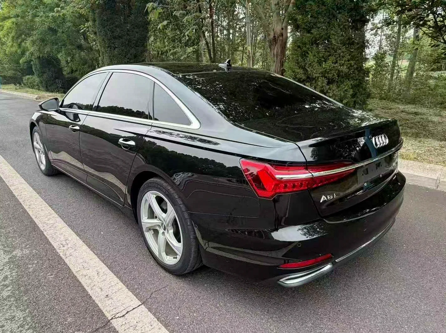 奥迪A6L 后面外观一