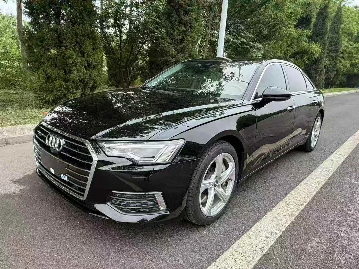 奥迪A6L 正面外观三