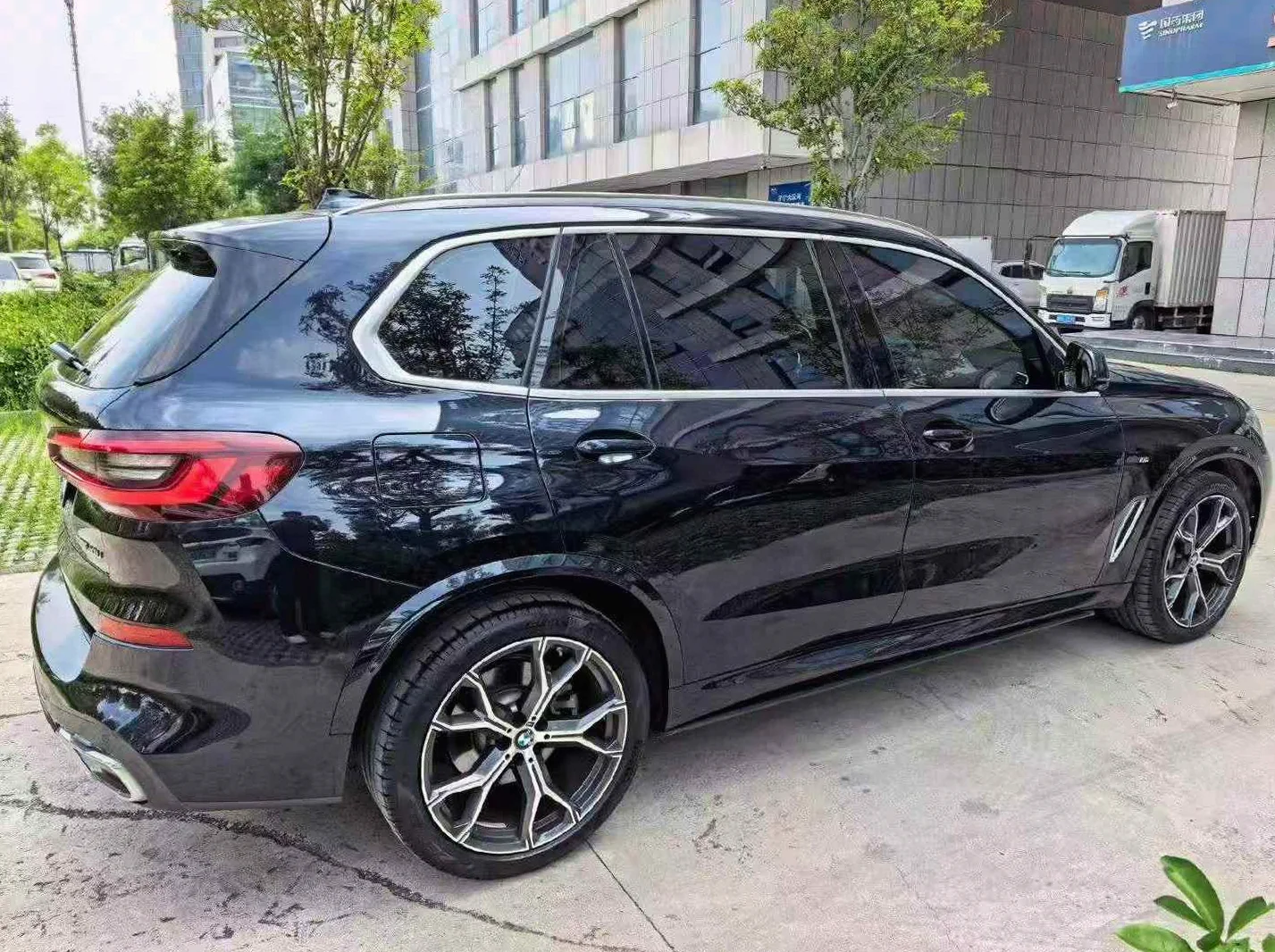 宝马X5 后面外观三