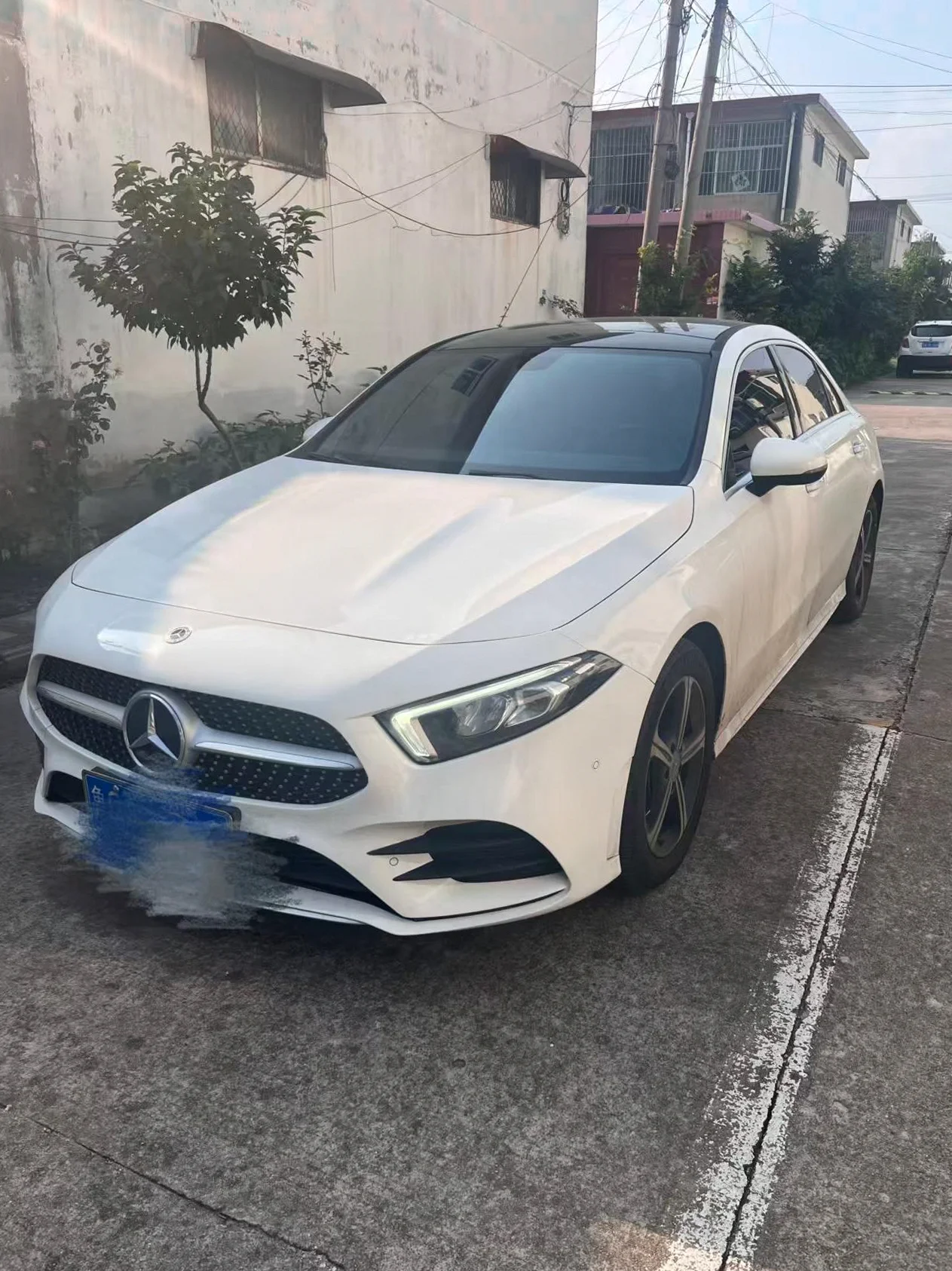 奔驰A 正面外观三