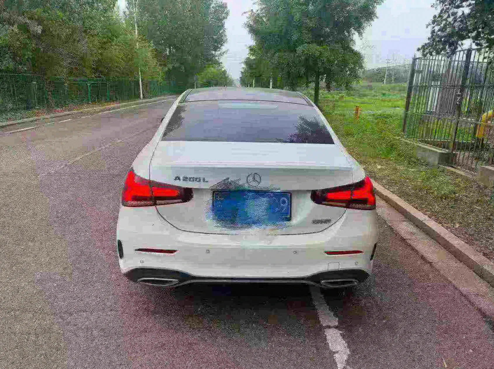 奔驰A 后面外观一