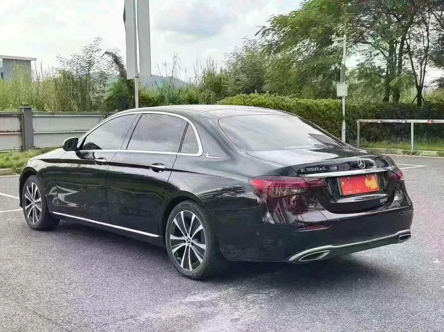 奔驰E 内饰前排