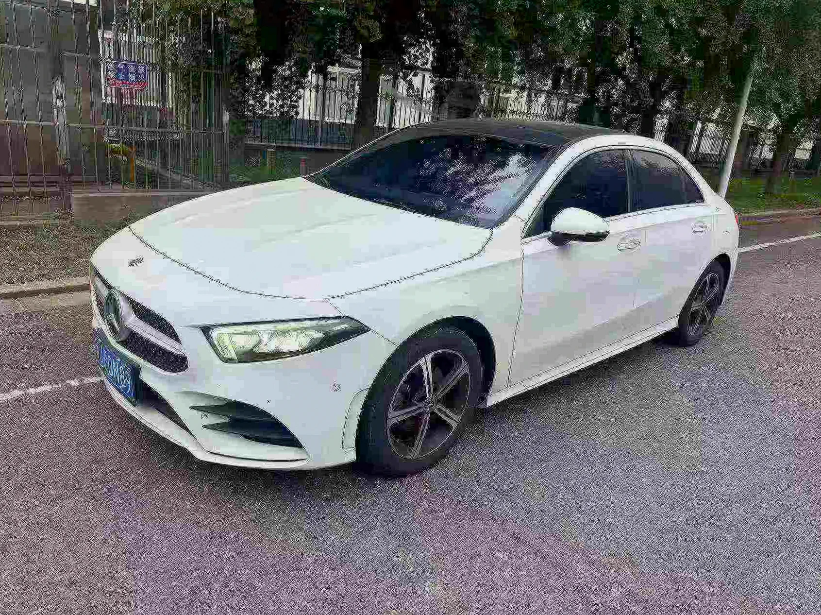 奔驰A 后面外观二