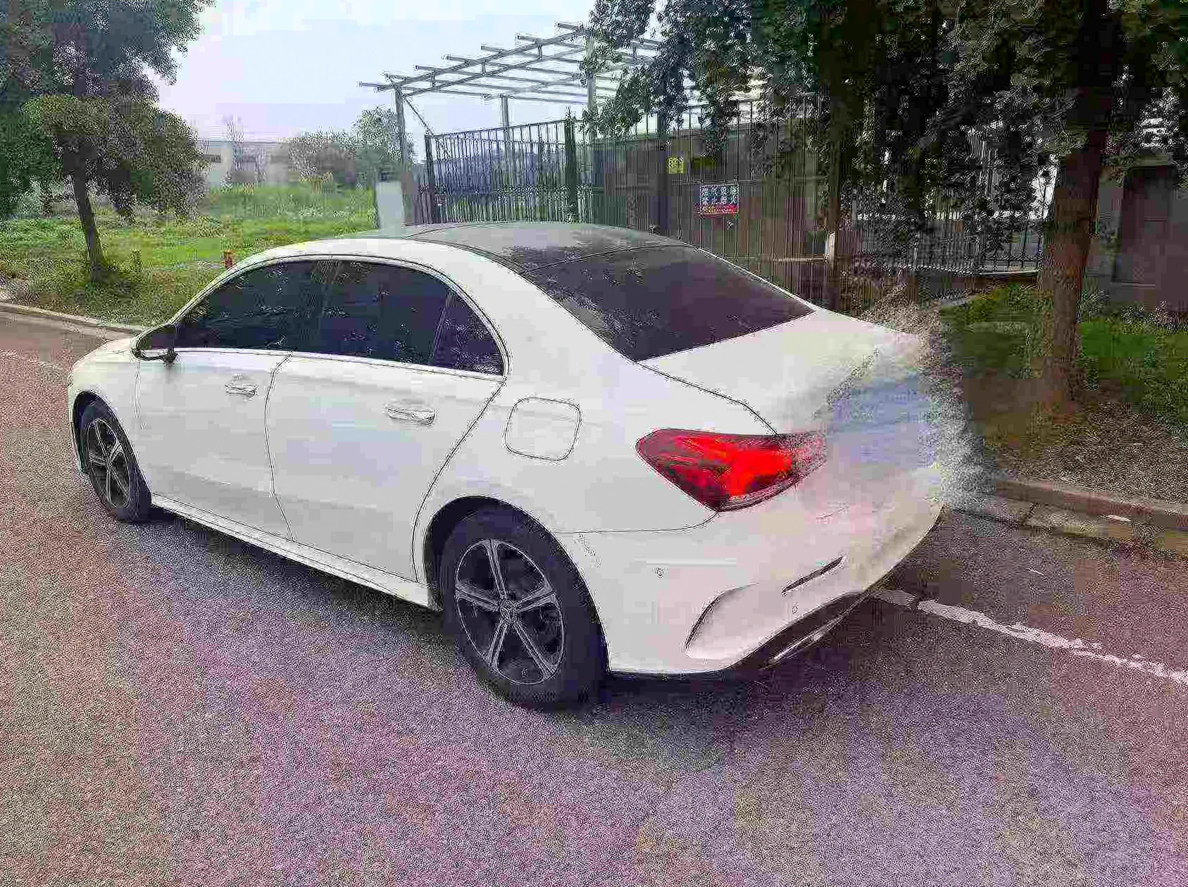 奔驰A 正面外观二