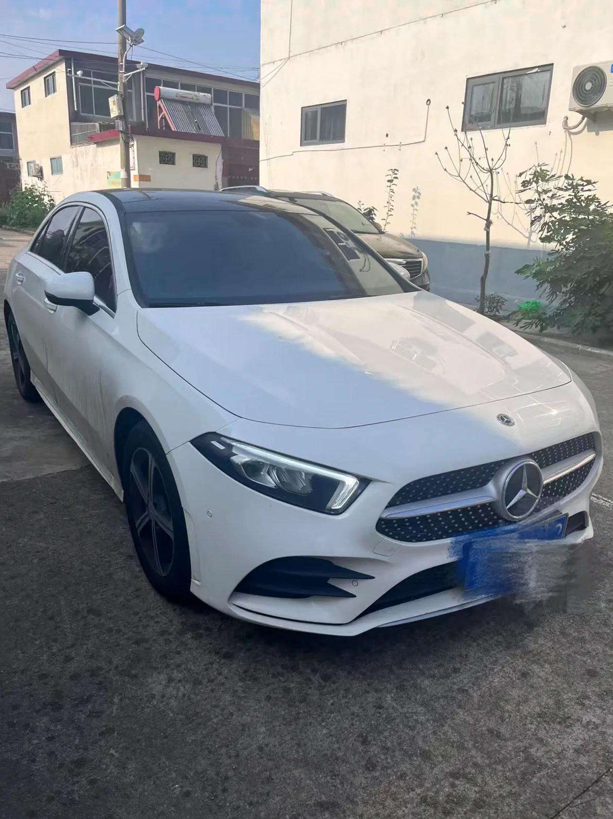 奔驰A 正面外观二