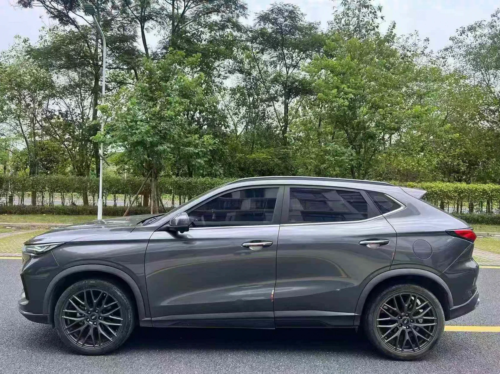 长安汽车欧尚 后面外观一