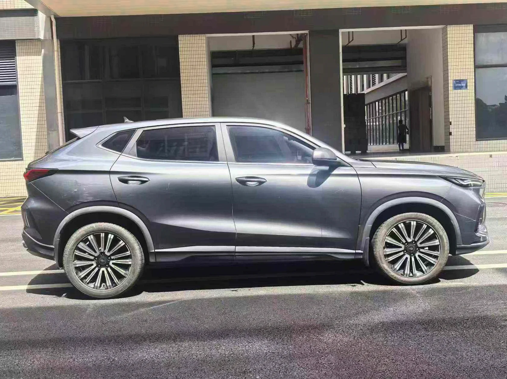 长安汽车欧尚 后面外观一