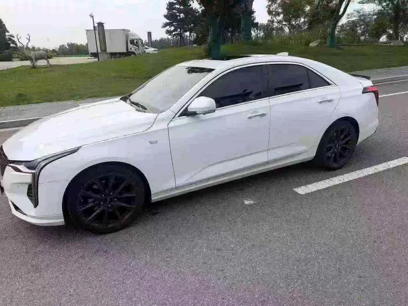凯迪拉克CT4 后面外观一