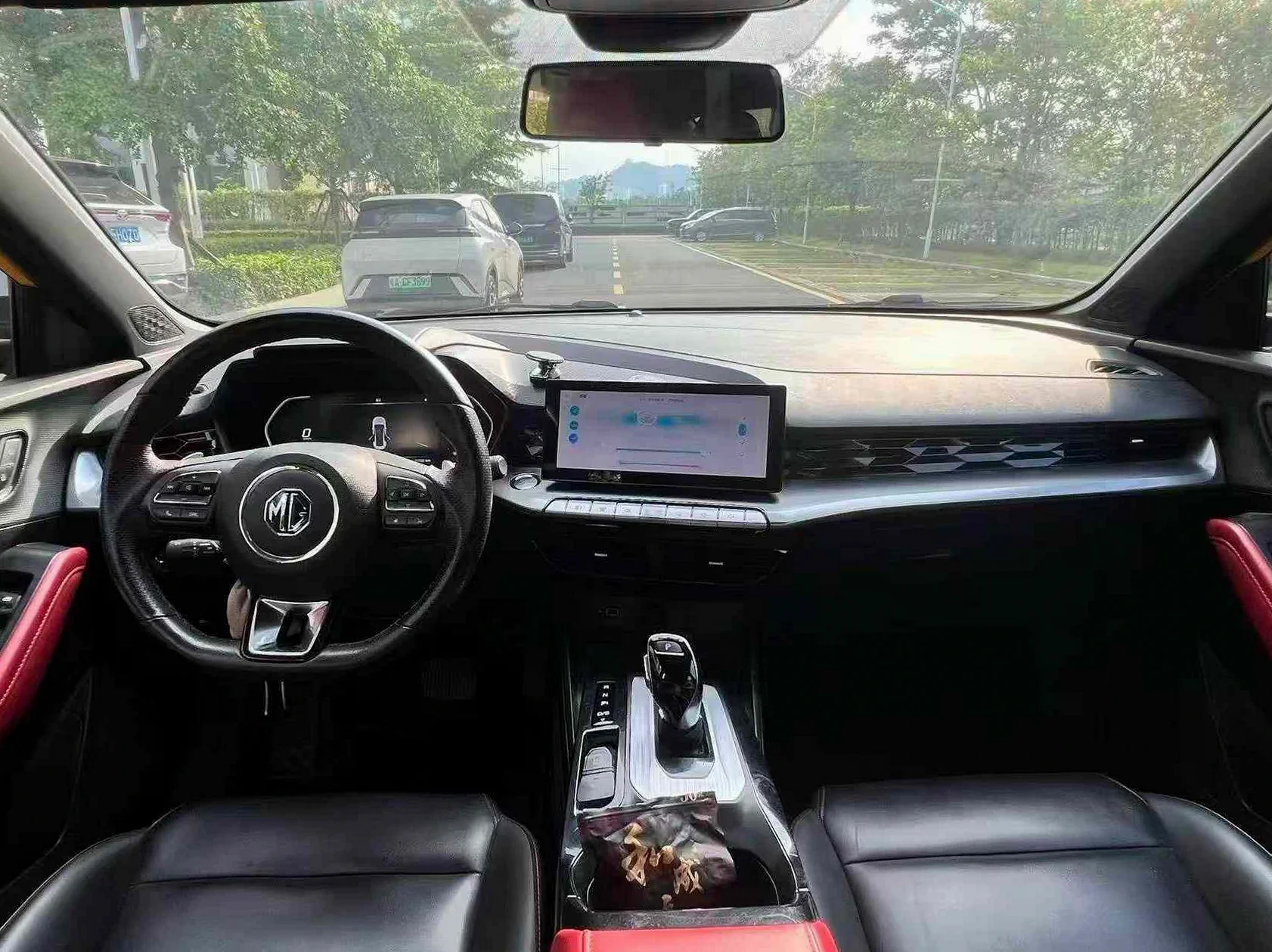 名爵5 驾驶室