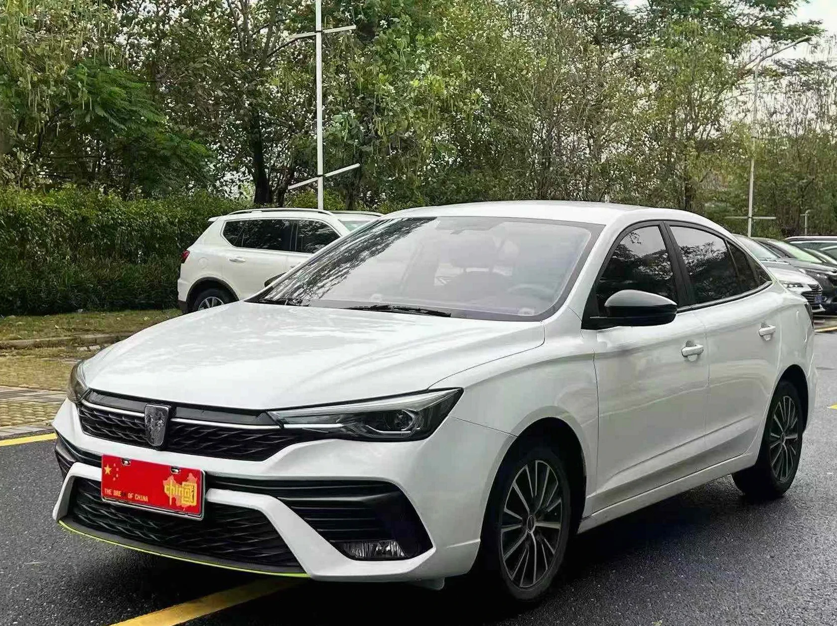 荣威i5 正面外观三
