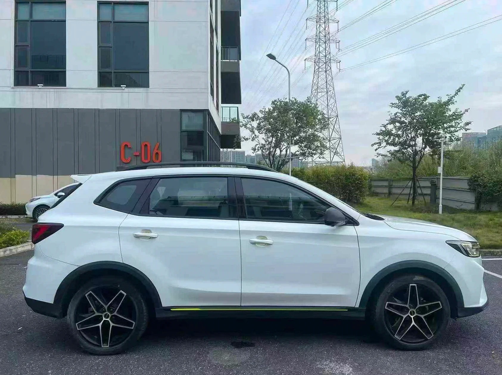 荣威RX5 后面外观三