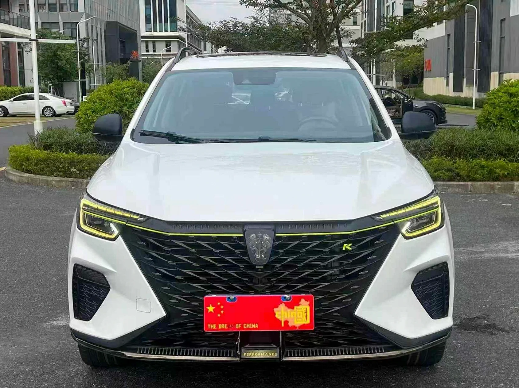 荣威RX5 正面外观二