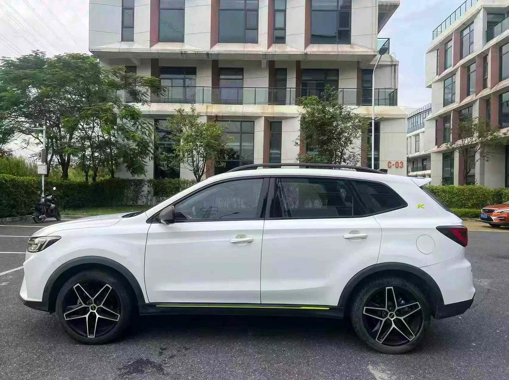 荣威RX5 后面外观一