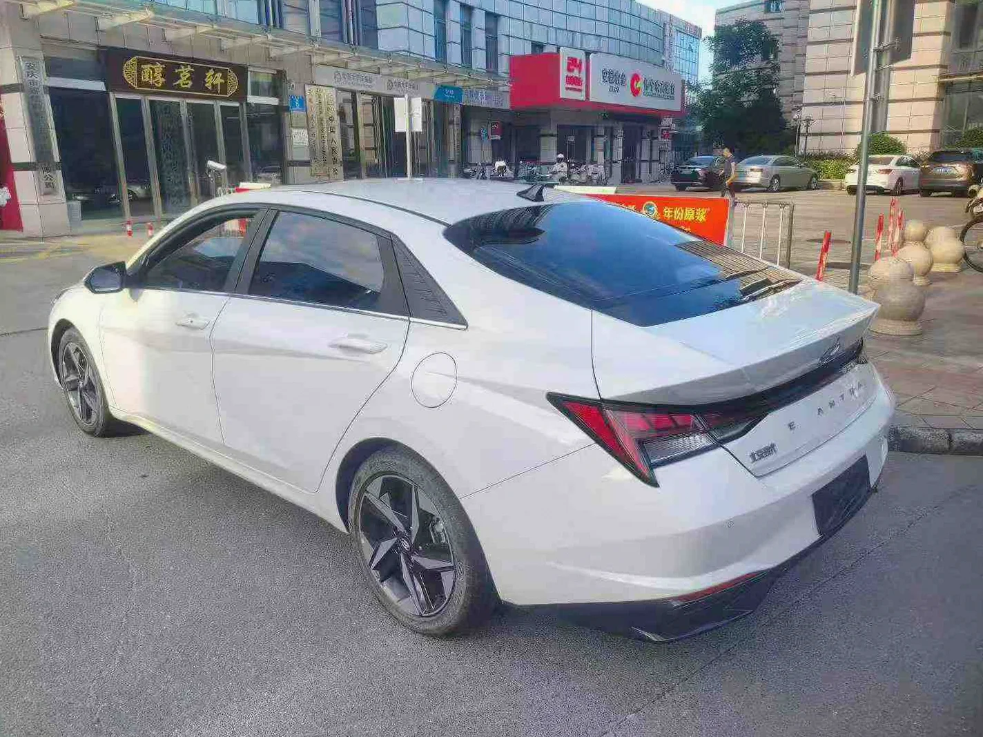 现代伊兰特 后面外观二
