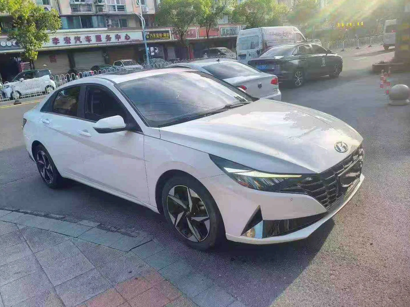 现代伊兰特 正面外观二
