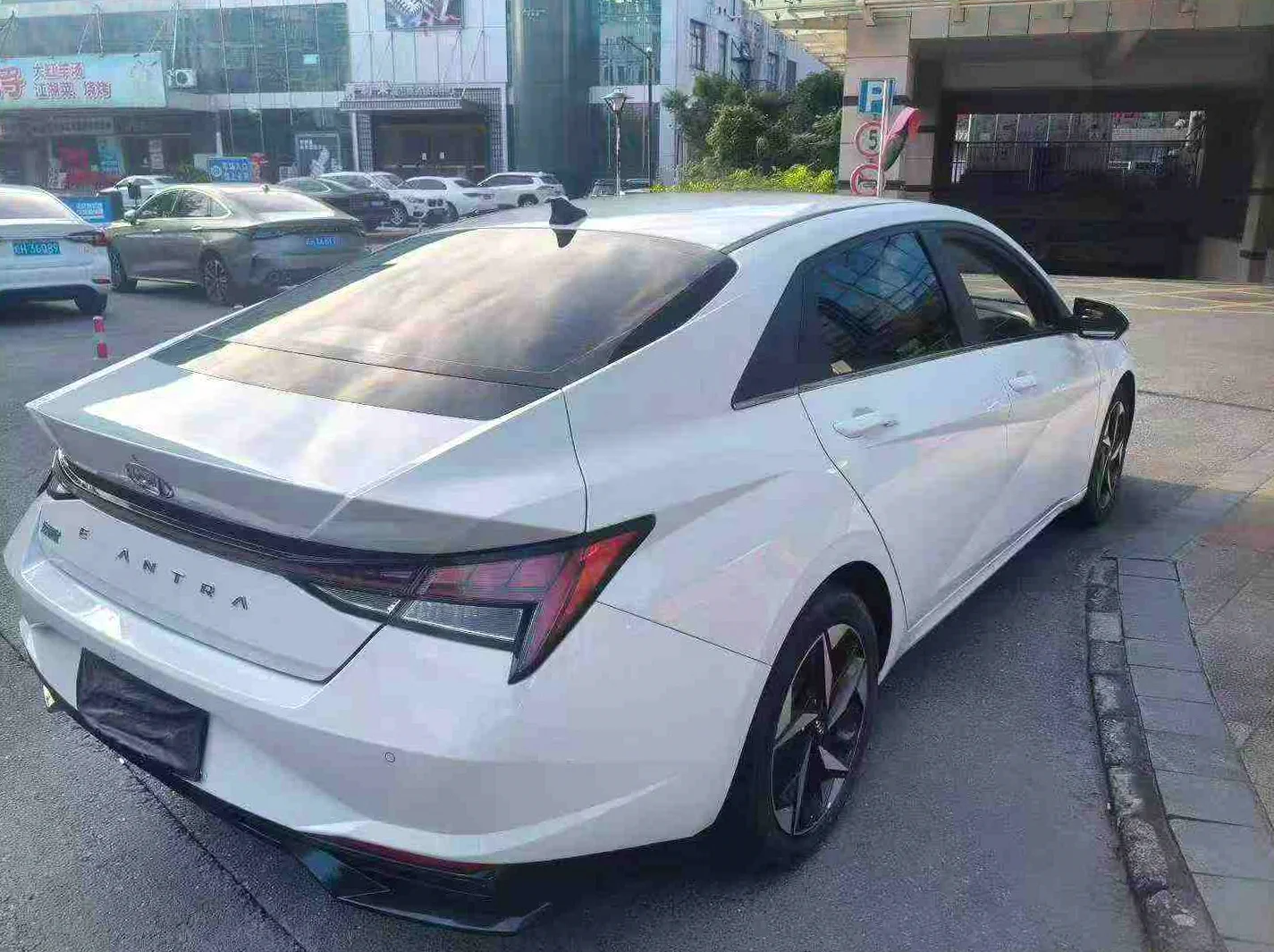 现代伊兰特 驾驶室