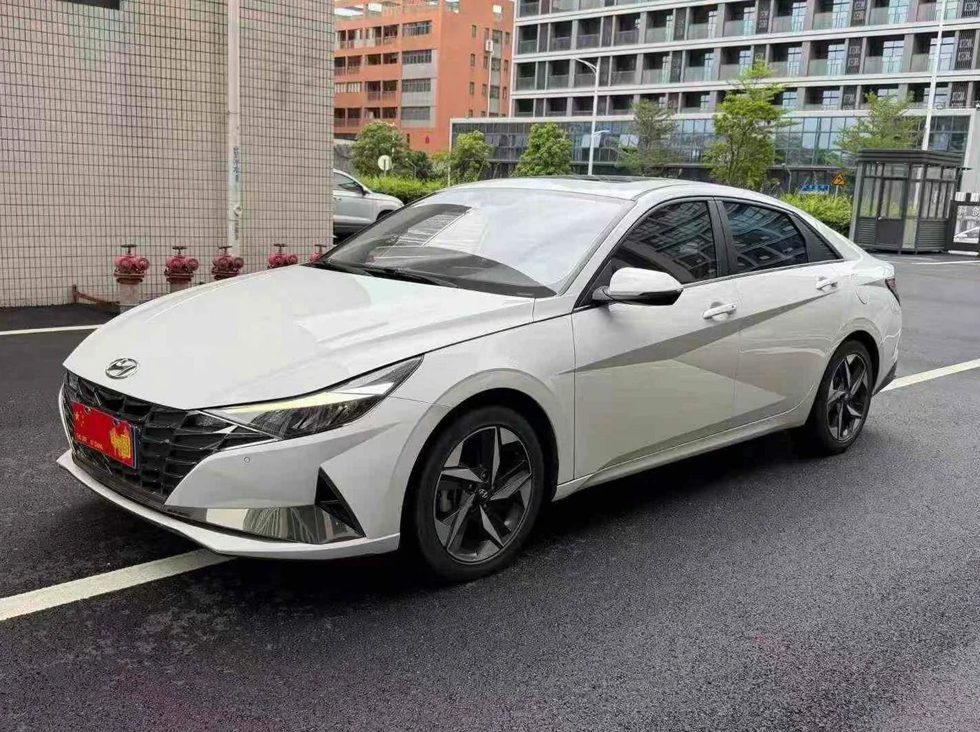 现代伊兰特 正面外观三