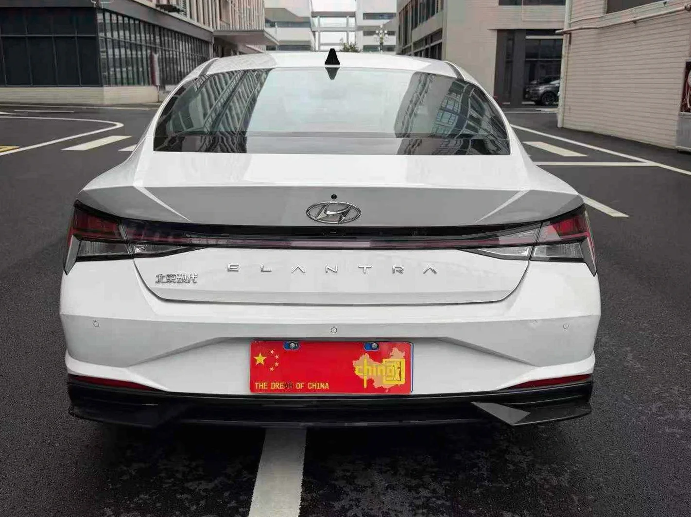 现代伊兰特 后面外观二
